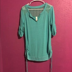 💕2 for $7💕Teal top with lace back never worn